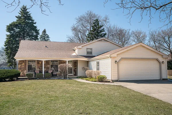 $675,000 | 1123 Juniper Parkway, Libertyville, IL 60048