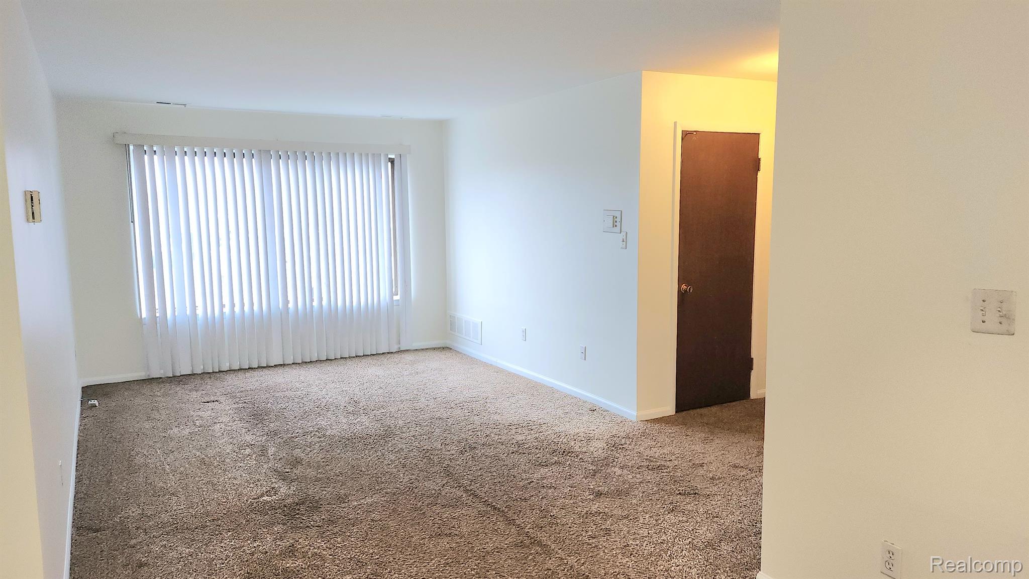 4973 East 10 Mile Road, Unit 10 Warren, MI 48091 - Photo 2 of 9 Living Room