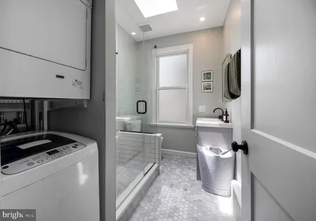 $721,000 | 315 16th Street Southeast, Washington, DC 20003