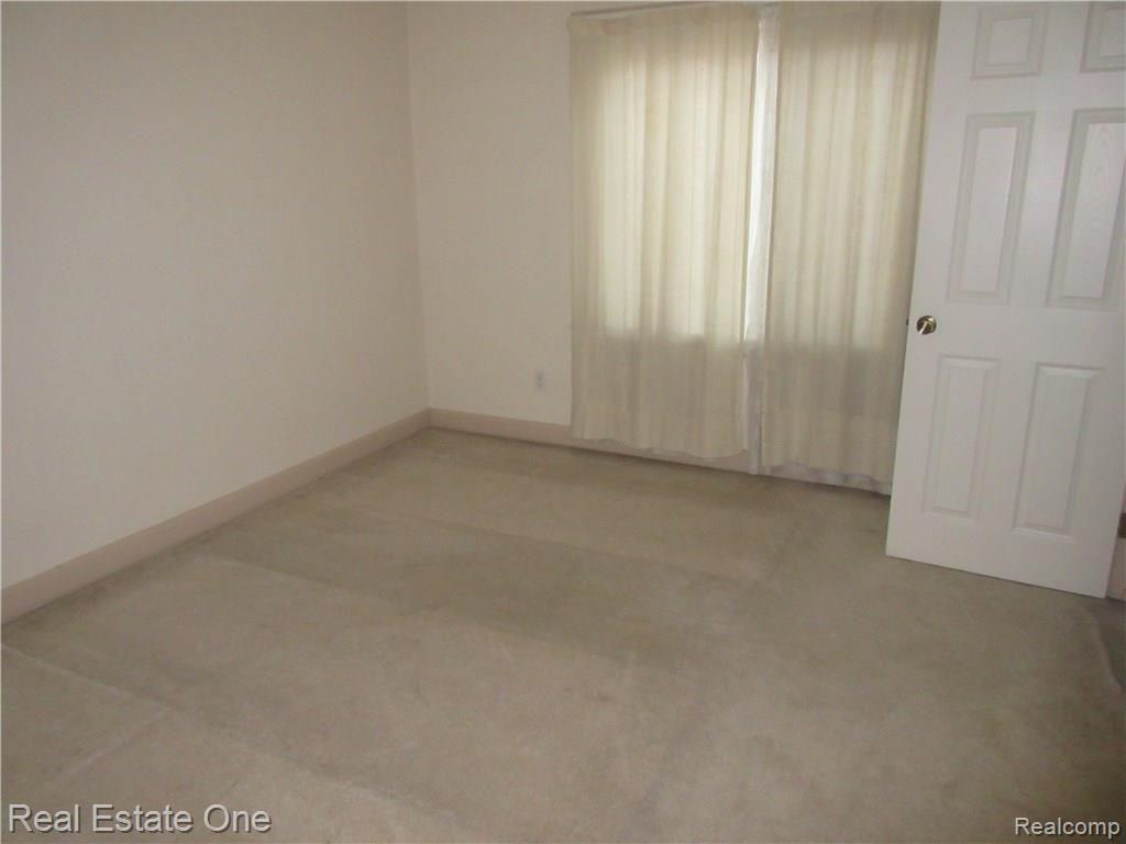 7267 Miller Road Dearborn, MI 48126 - Photo 31 of 44