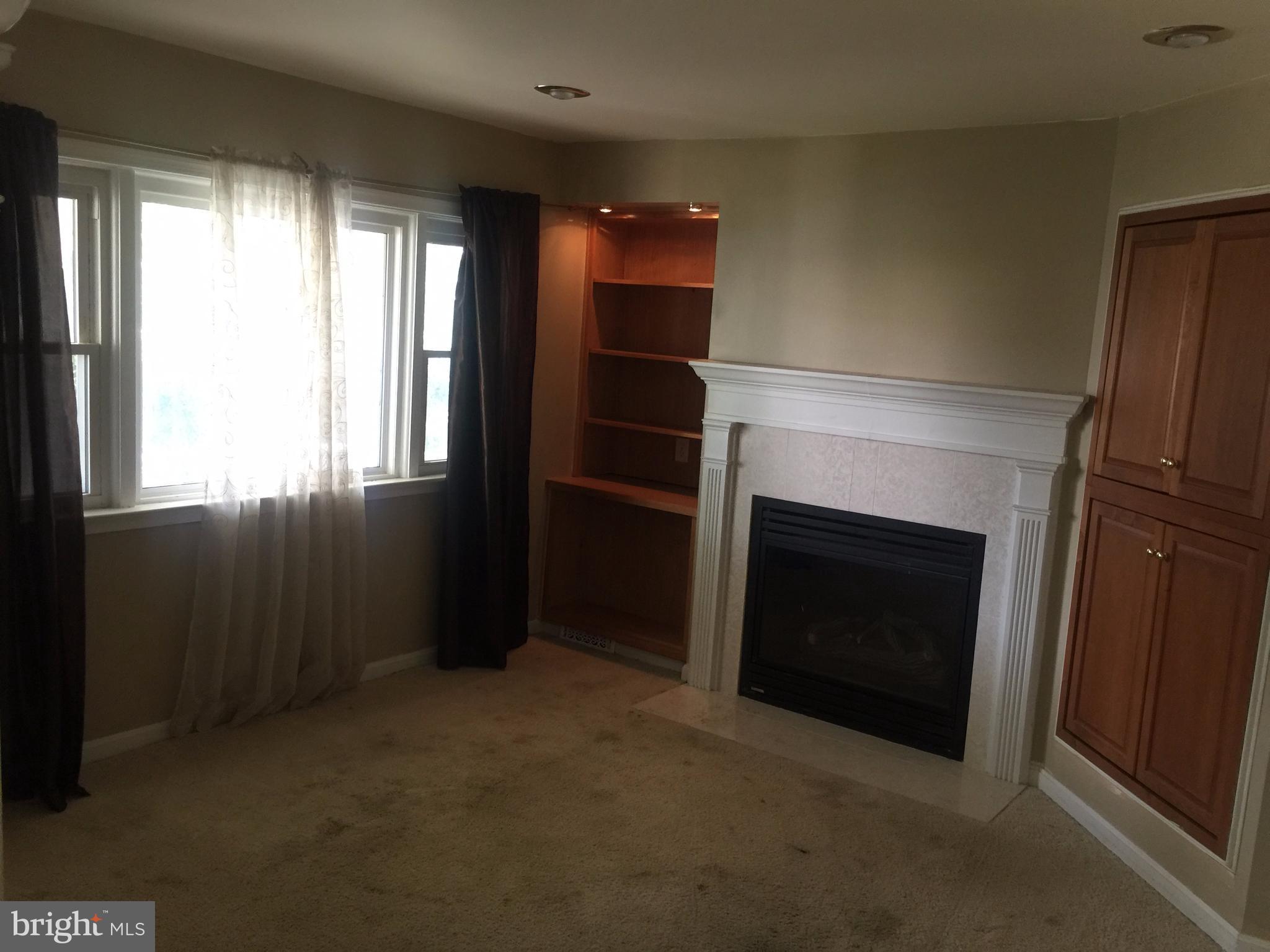 10154 High Ridge Road Laurel, MD 20723 - Photo 9 of 25 Living Room
