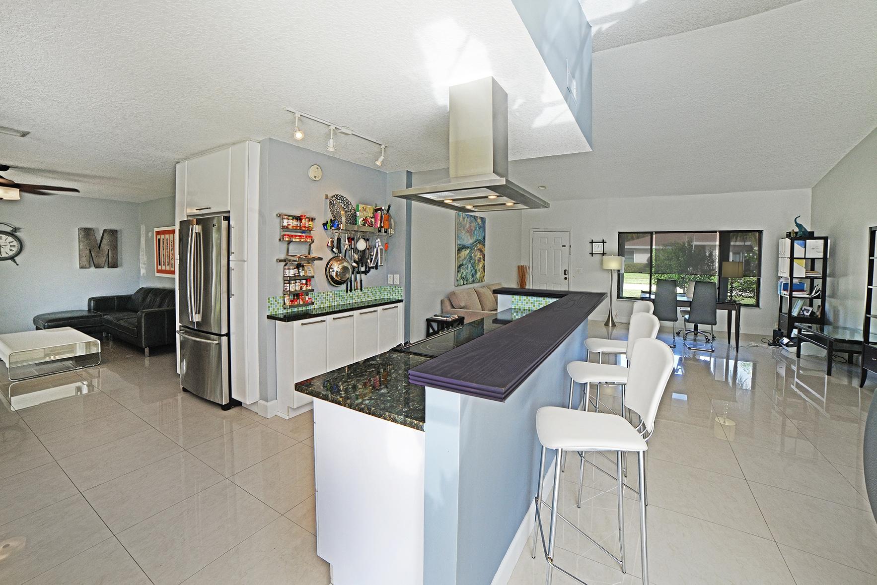 4816 Sugar Pine Drive Boca Raton, FL 33487 - Photo 8 of 37 Kitchen