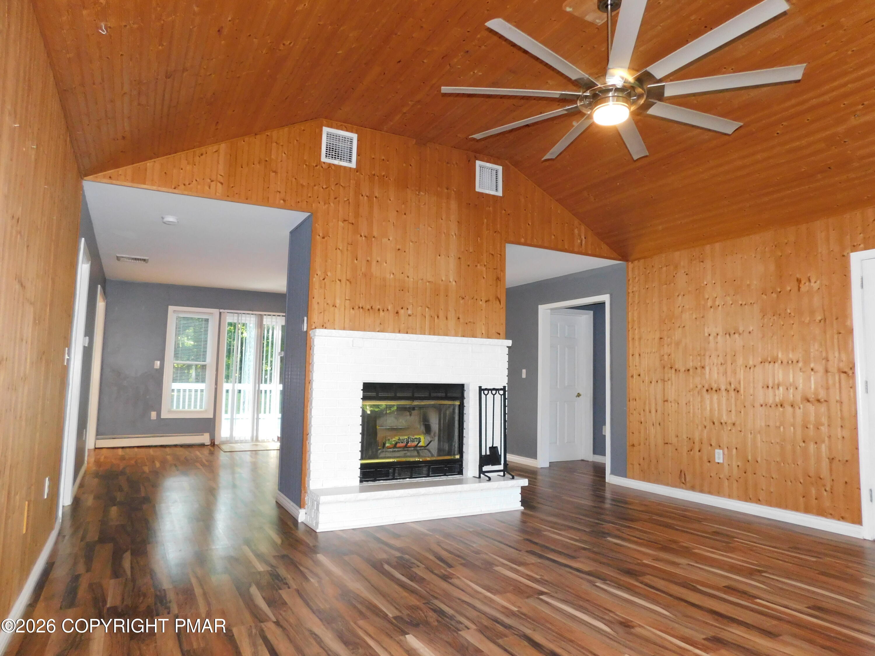552 West Chipmunk Road Bushkill, PA 18324 - Photo 10 of 50 Living room