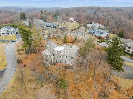 $1,400,000 | 1 Heritage Hill Road, Irvington, NY 10533
