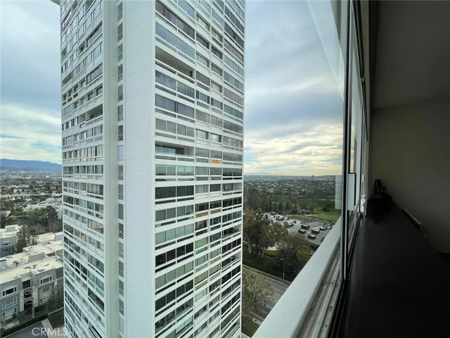 $7,500 | 2220 Avenue Of The Stars, Los Angeles, CA 90067