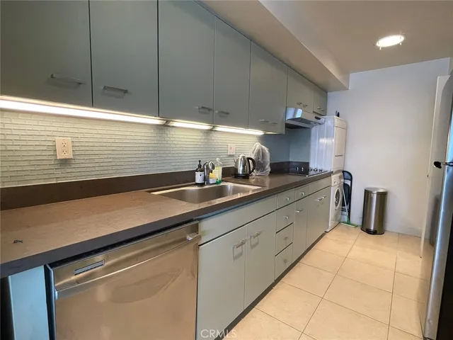 $7,500 | 2220 Avenue Of The Stars, Los Angeles, CA 90067