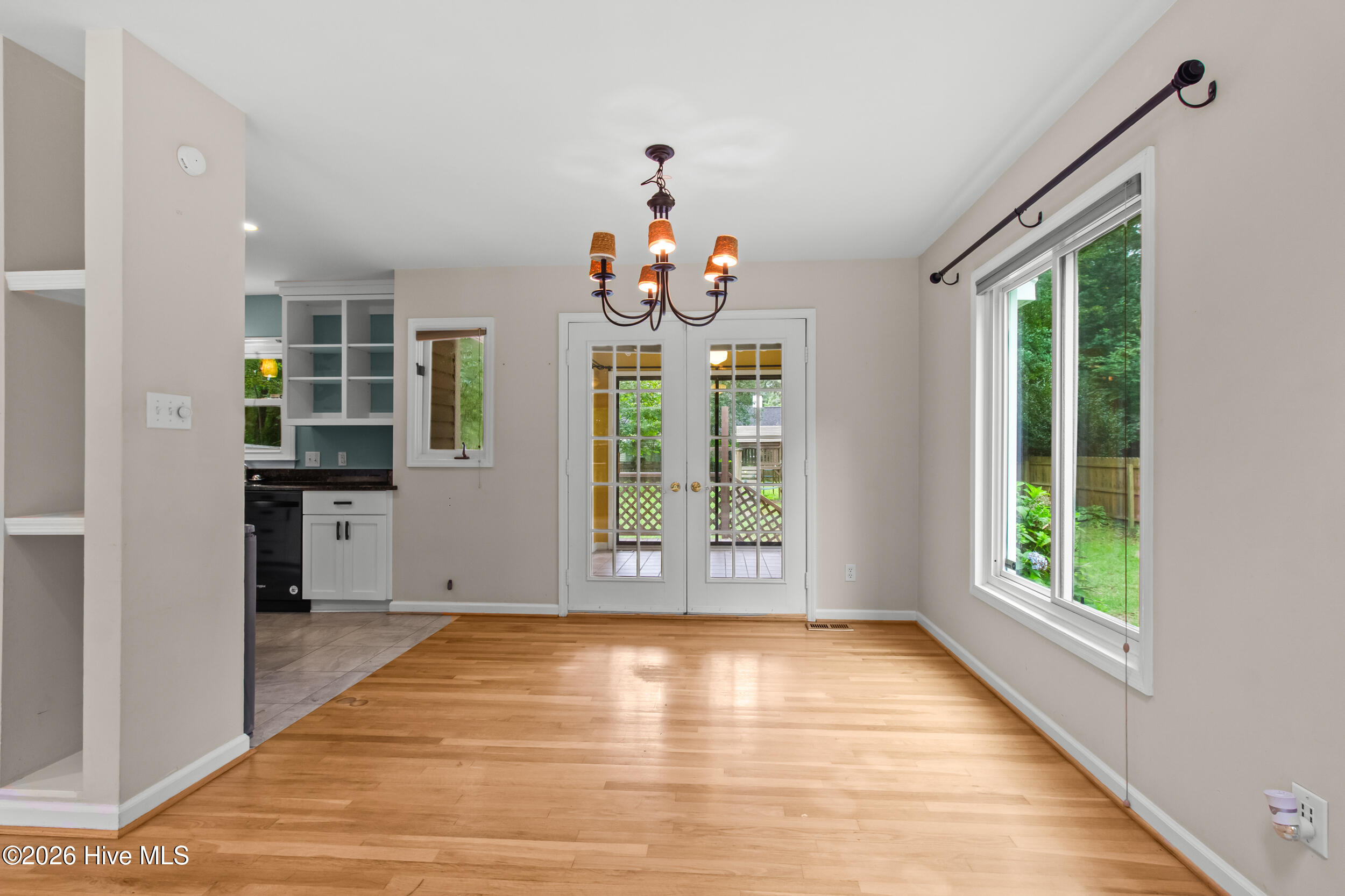 105 Crump Farm Road New Bern, NC 28562 - Photo 9 of 44 Dining Area with Access to Outdoor Living