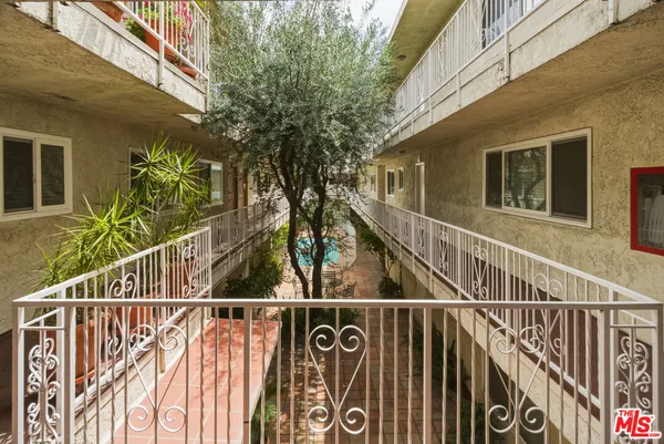 $499,000 | 5301 Yarmouth Avenue, Unit 10, Encino, CA 91316