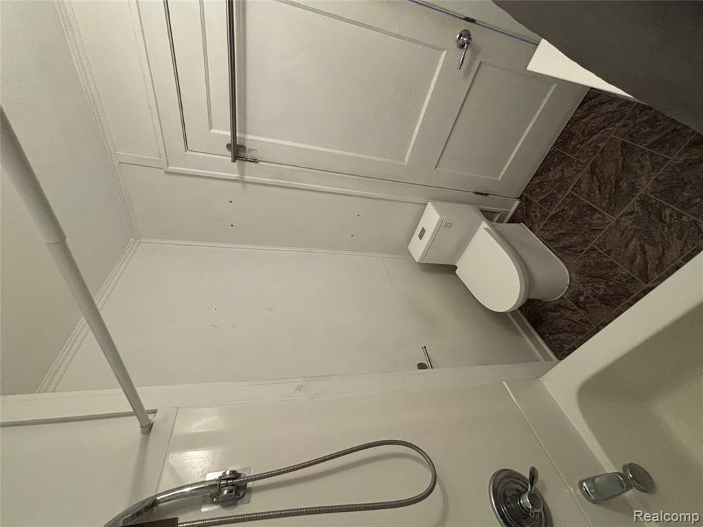 9047 Davison Road Davison, MI 48423 - Photo 9 of 11