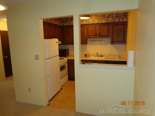 4973 East 10 Mile Road, Unit 14 Warren, MI 48091 - Photo 8 of 17 31248289-7.JPG