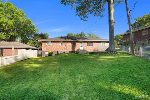 $380,000 | 2261 Eleanor Kay Drive, St. Louis, MO 63125
