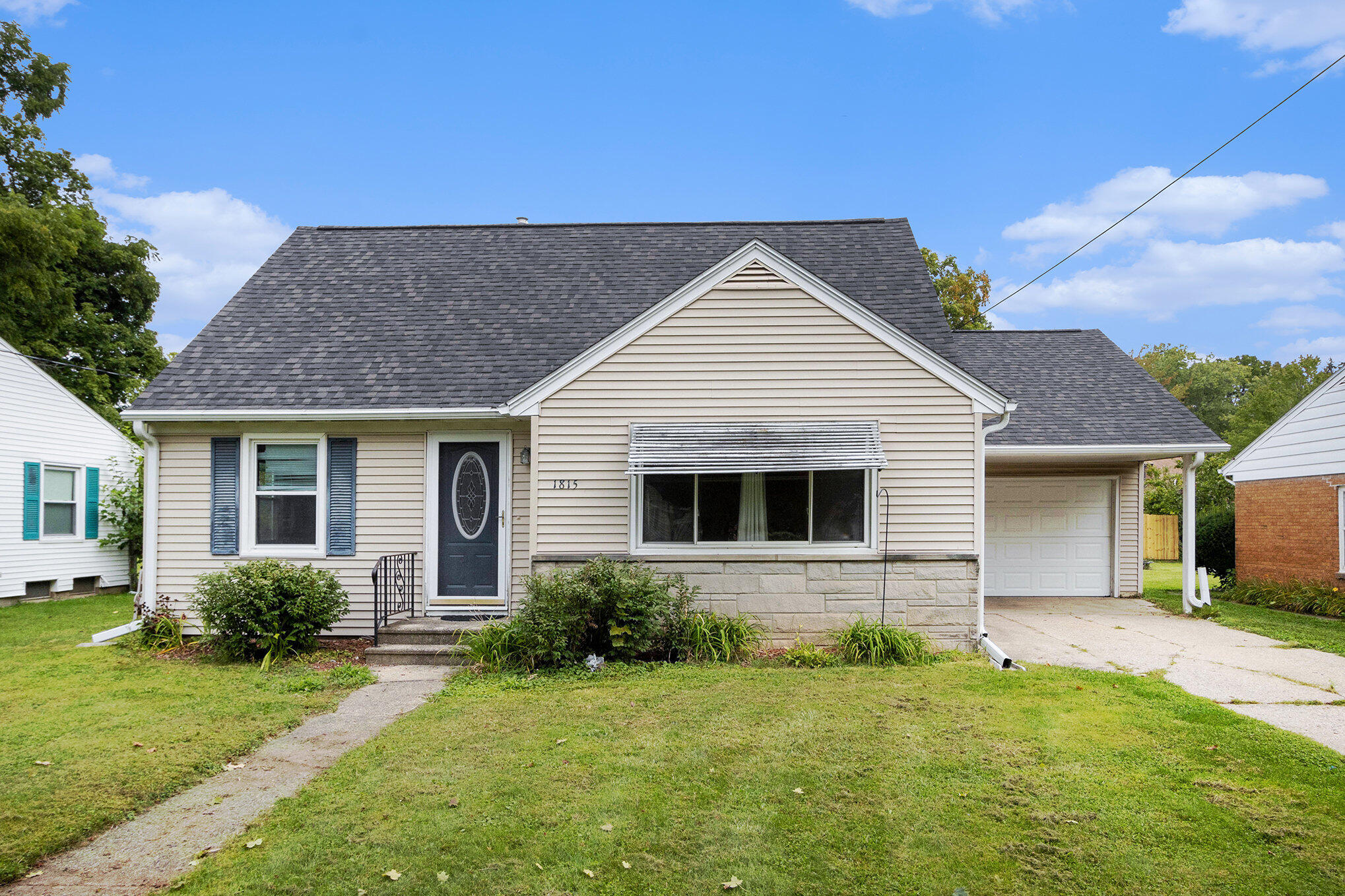 1815 Banbury Road Kalamazoo, MI 49001 - Photo 1 of 22 003_1815banbury_1_715