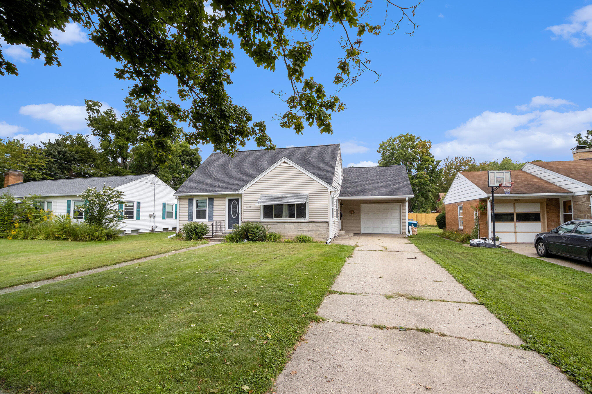 1815 Banbury Road Kalamazoo, MI 49001 - Photo 2 of 22 001_1815banbury_2_926