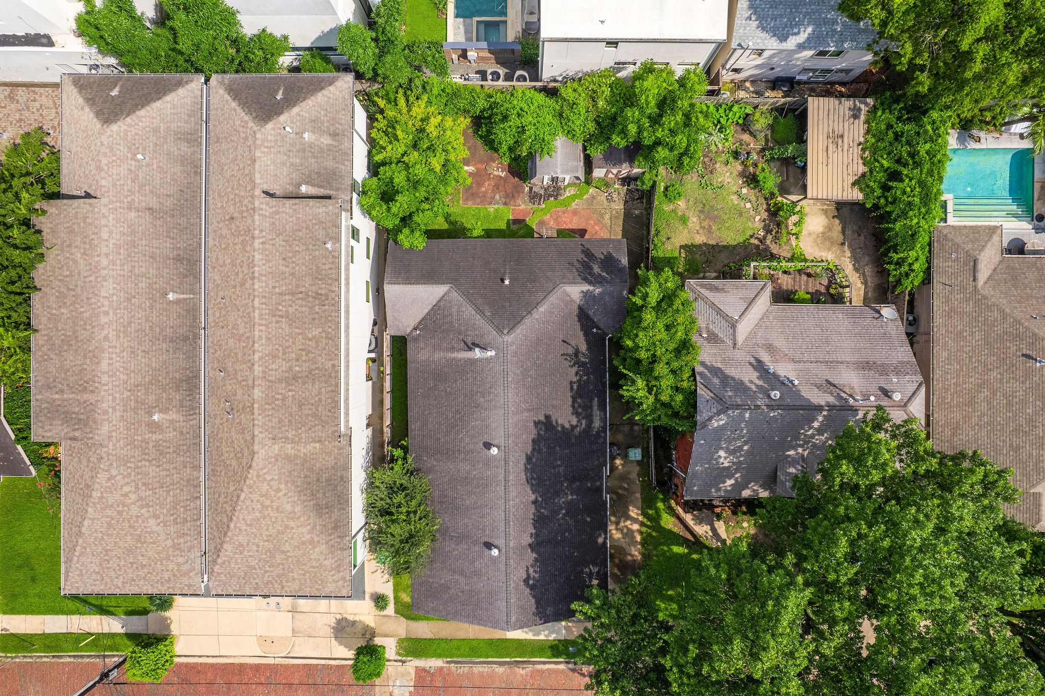 1524 Michigan Street Houston, TX 77006 - Photo 7 of 10 Bird's-eye view showcasing lot dimensions, surrounding homes, and mature neighborhood setting.