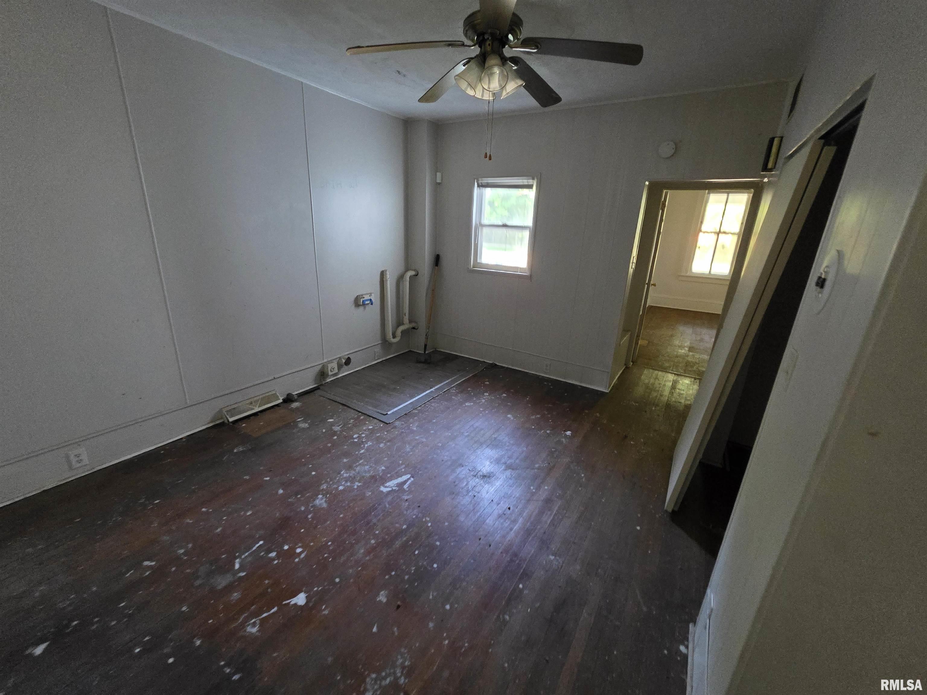 1035 North 6th Street Springfield, IL 62702 - Photo 5 of 7