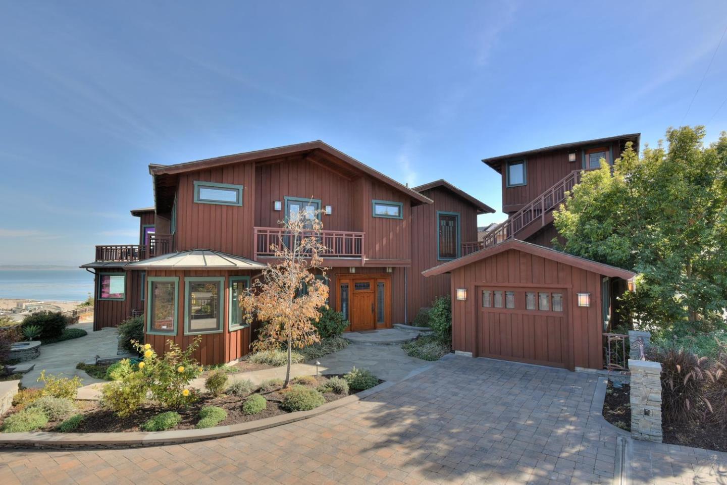 1570 Prospect Avenue Capitola, CA 95010 - Photo 3 of 34