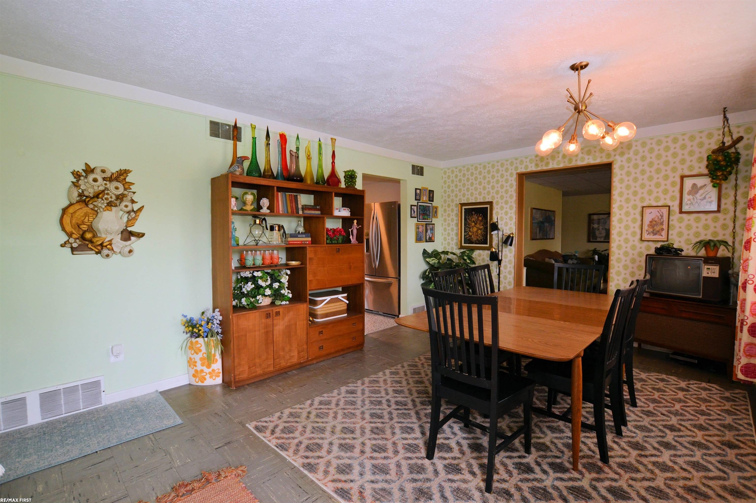 53580 Chesterfield Road New Baltimore, MI 48051 - Photo 4 of 20 50109167-3.JPG