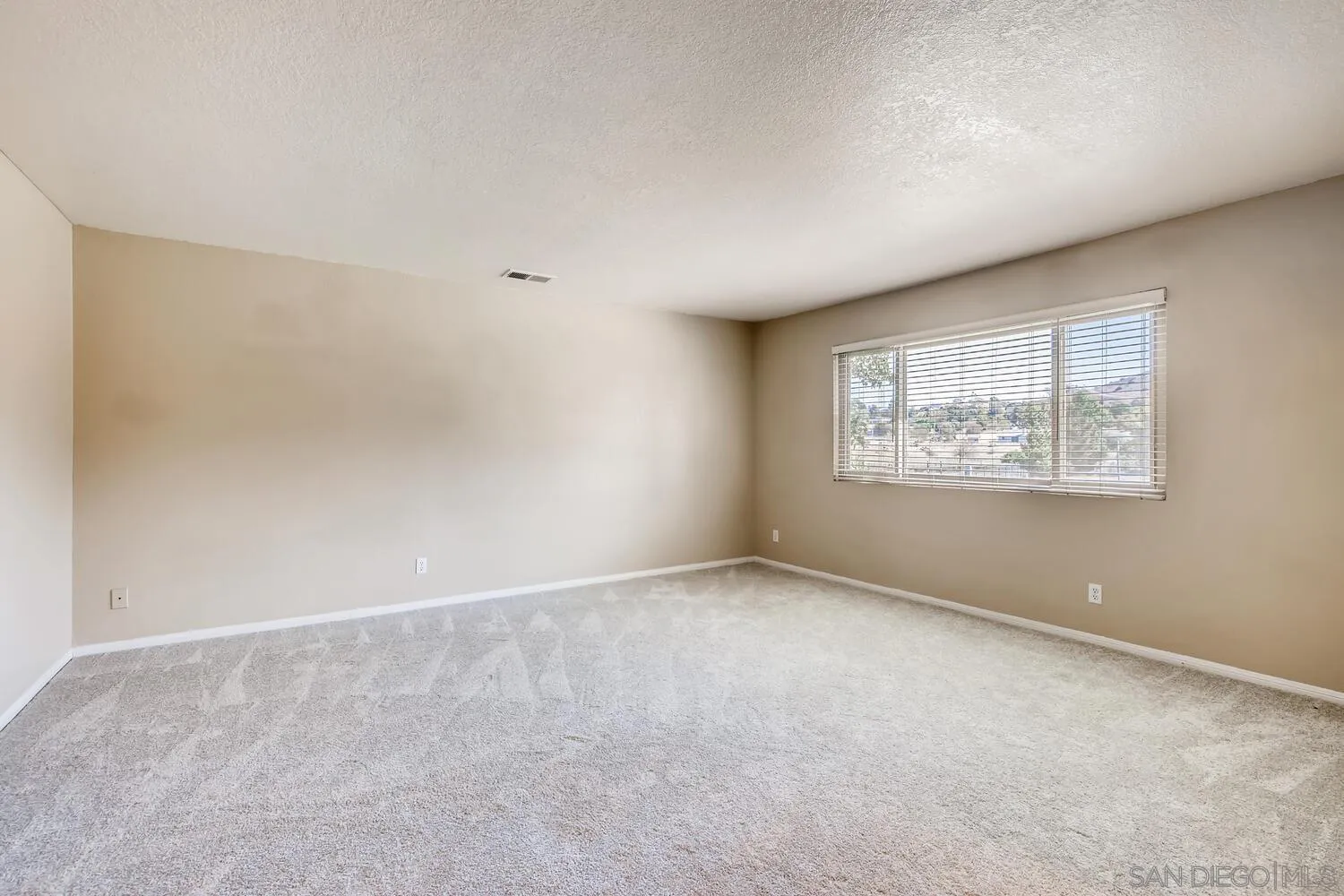 633 Amigos Road Ramona, CA 92065 - Photo 4 of 28 Gallery Image 4
