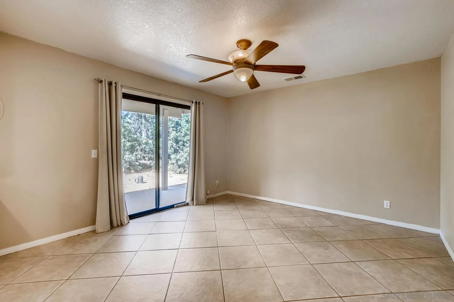 633 Amigos Road Ramona, CA 92065 - Photo 6 of 28 Gallery Image 6