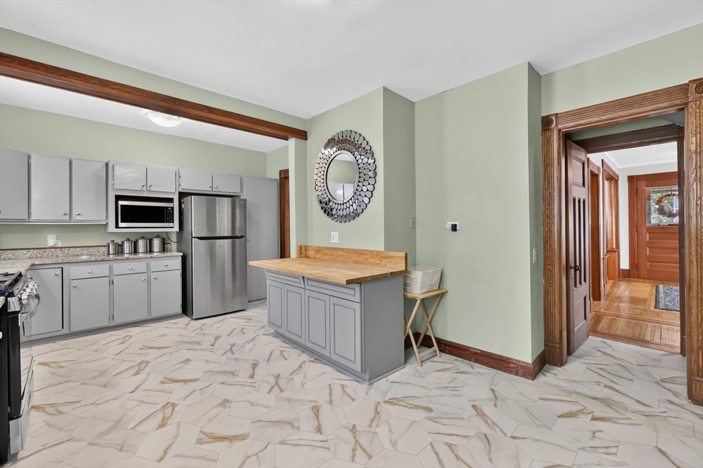 36 Spruceland Avenue Springfield, MA 01108 - Photo 9 of 42