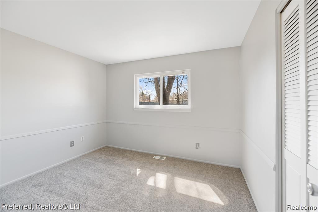 42461 Hanford Road Canton, MI 48187 - Photo 17 of 21 DSC_5706.jpg