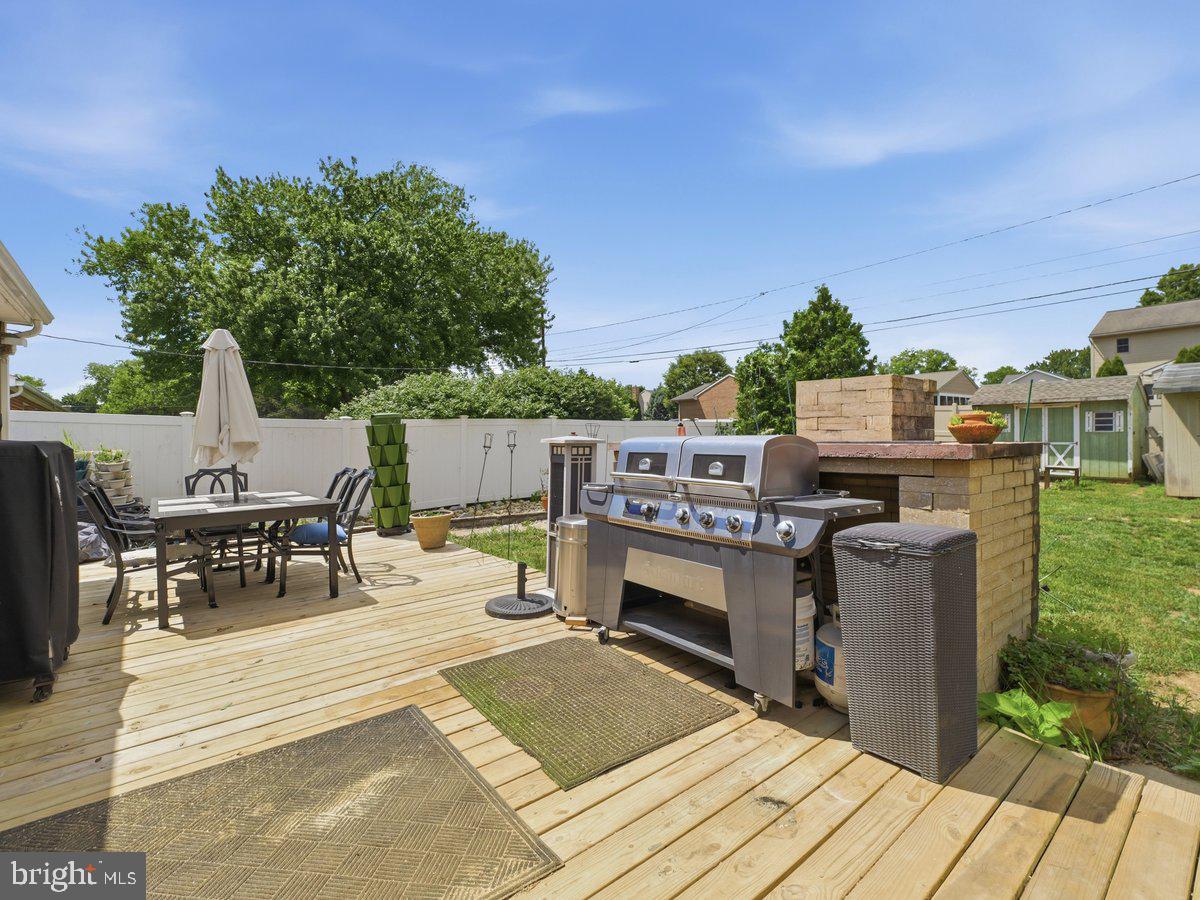 16808 Tammany Manor Road Williamsport, MD 21795 - Photo 37 of 41 Inviting outdoor space for gatherings.