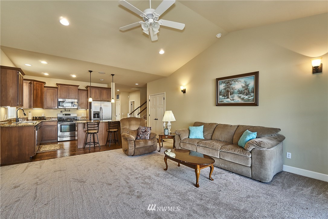 5120 Northeast 8th Street Renton, WA 98059 - Photo 17 of 28 Gallery Image 17