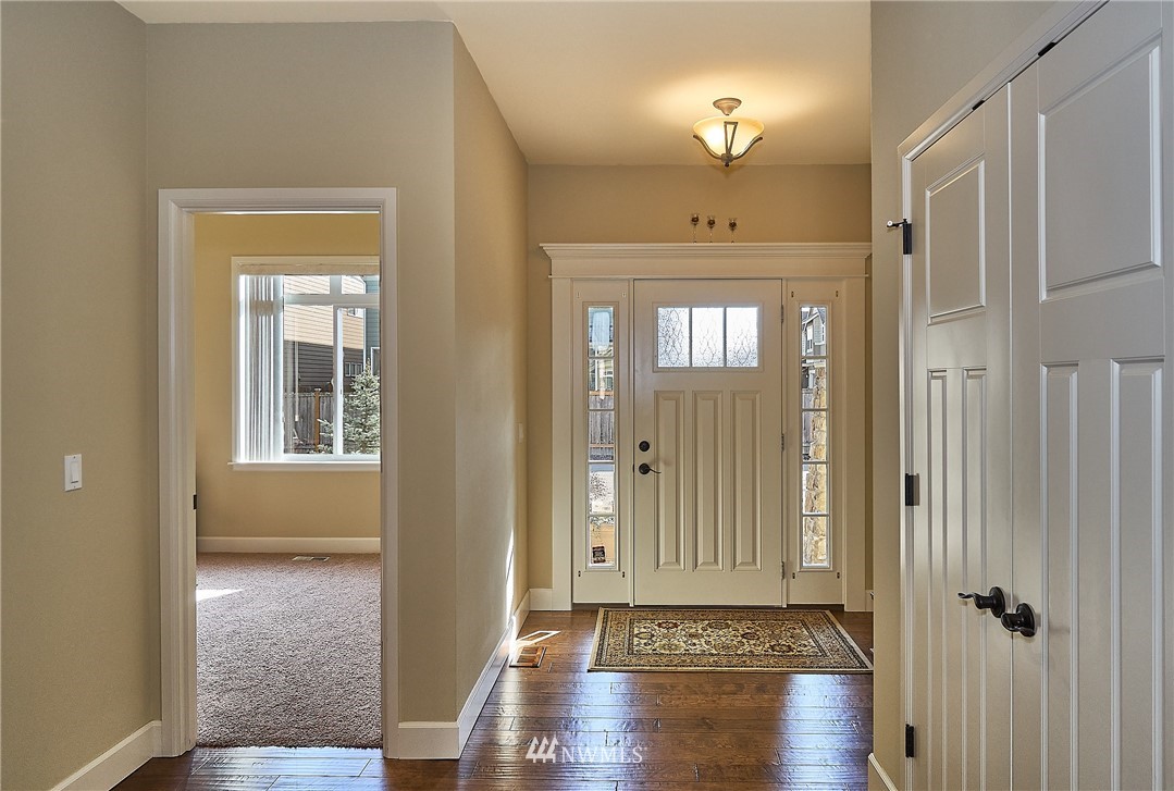 5120 Northeast 8th Street Renton, WA 98059 - Photo 3 of 28 Gallery Image 3