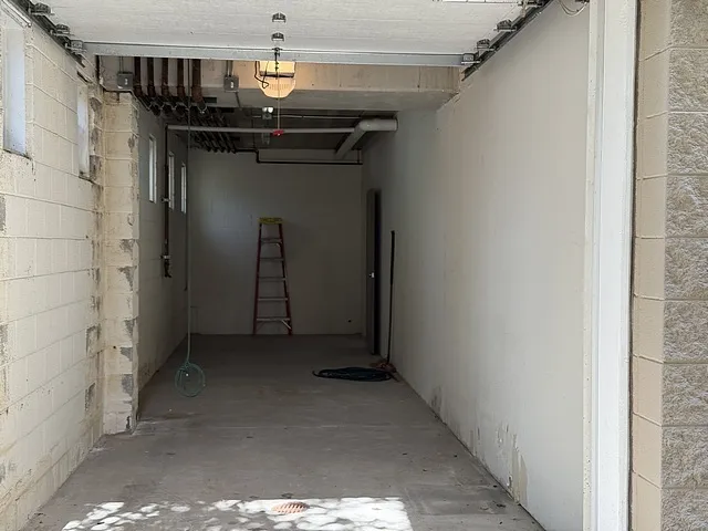 a small white building sitting next to a white building