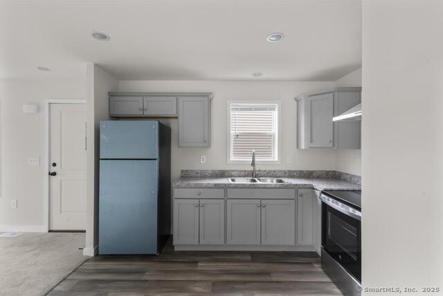55 Sugar Street, Unit 33 Newtown, CT 06470 - Photo 4 of 17 a kitchen with a sink stove and refrigerator