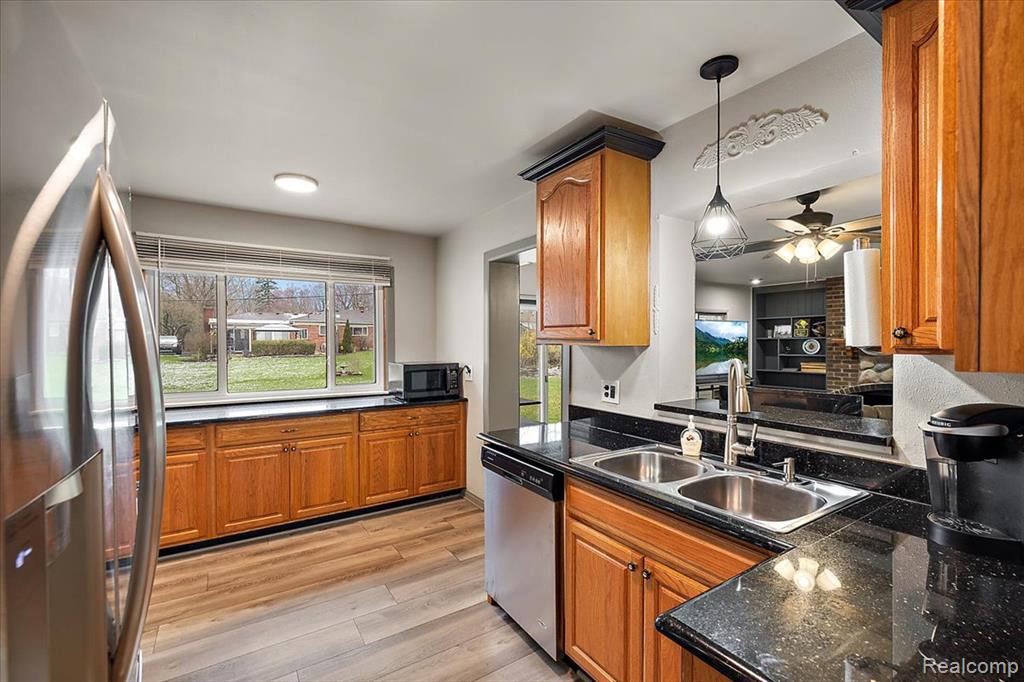 28333 Bayberry Road Farmington, MI 48331 - Photo 13 of 53