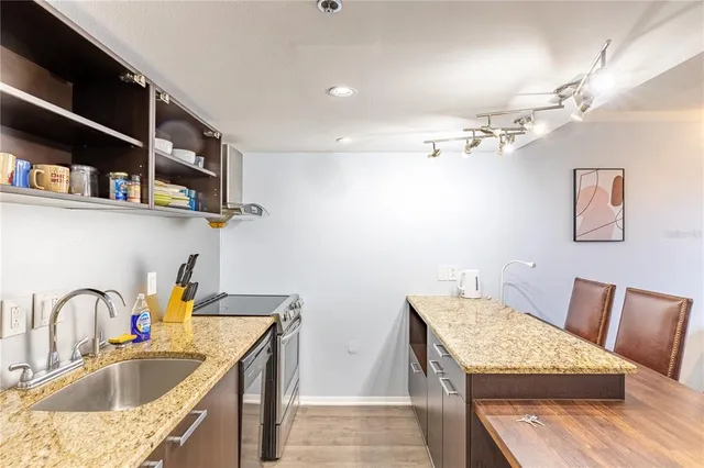 $2,090 | 701 South Madison Avenue, Unit 401, Clearwater, FL 33756