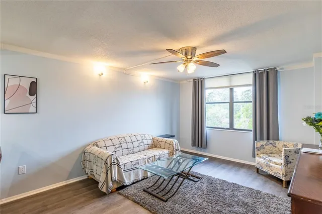 $2,090 | 701 South Madison Avenue, Unit 401, Clearwater, FL 33756