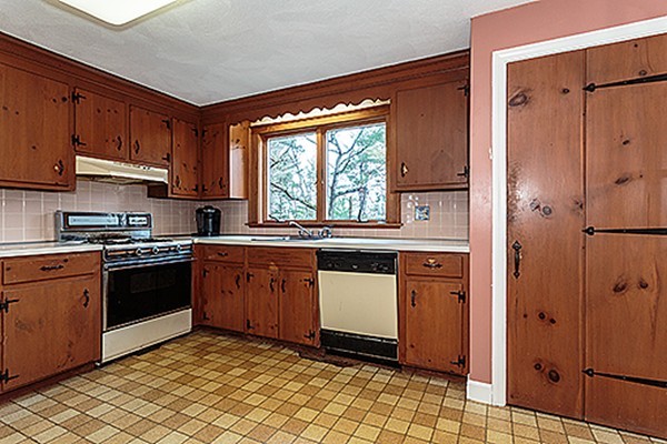 67 Amble Road Chelmsford, MA 01824 - Photo 8 of 18 Gallery Image 8