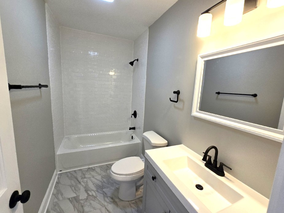 5657 North Parkside Avenue Chicago, IL 60646 - Photo 21 of 29 a bathroom with a sink a toilet and shower