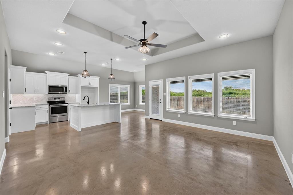 214 Rees Avenue Godley, TX 76044 - Photo 7 of 29