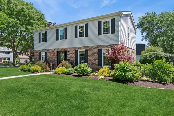 $699,900 | 307 South Ellyn Avenue, Glen Ellyn, IL 60137