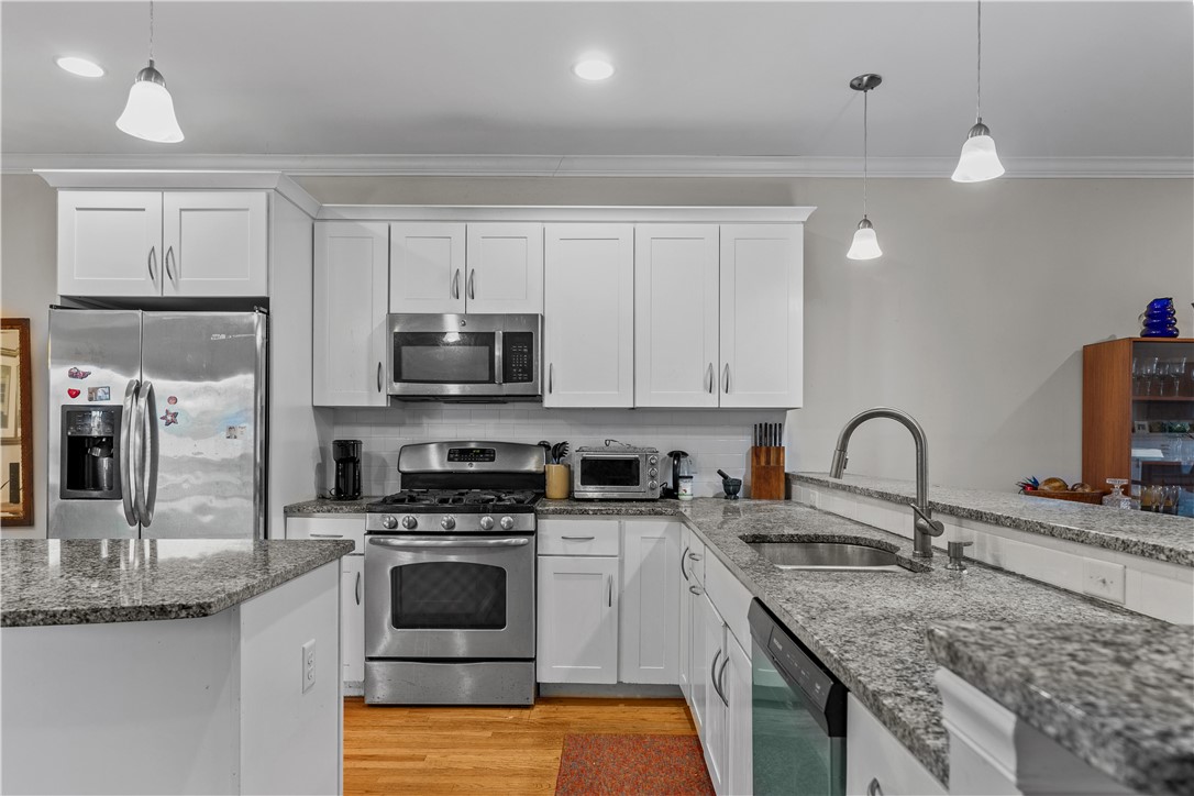 173 Bay Ridge Drive, Unit 19B Middletown, RI 02842 - Photo 14 of 35 Gallery Image 14
