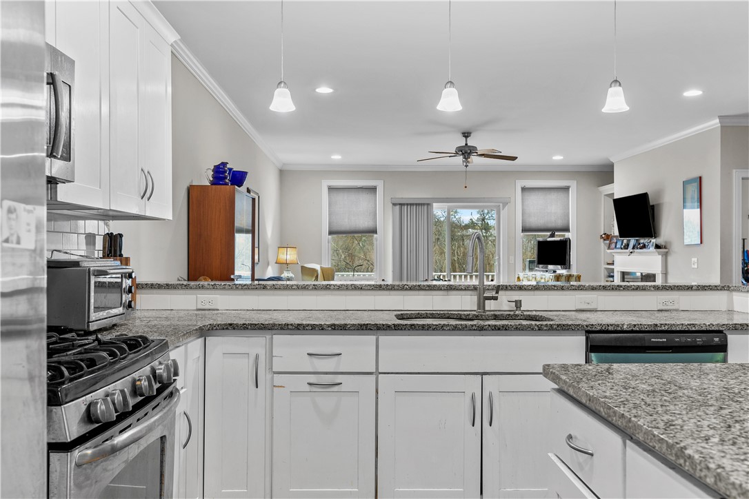 173 Bay Ridge Drive, Unit 19B Middletown, RI 02842 - Photo 16 of 35 Gallery Image 16