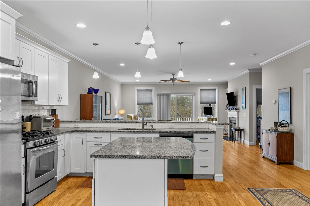 173 Bay Ridge Drive, Unit 19B Middletown, RI 02842 - Photo 17 of 35 Gallery Image 17