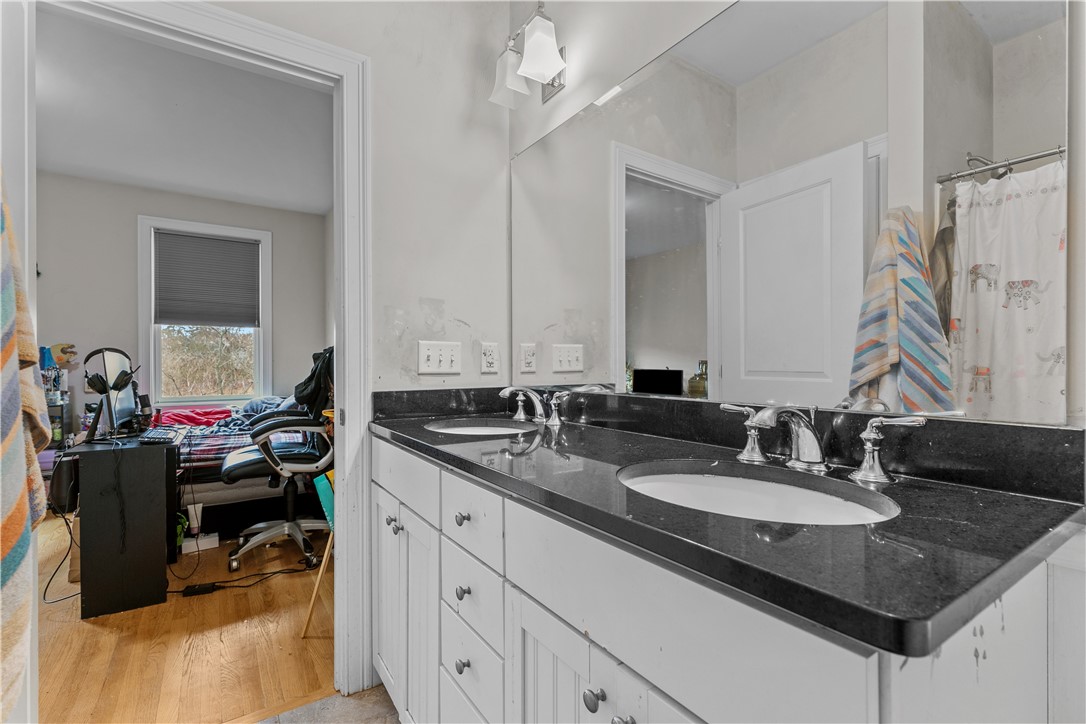 173 Bay Ridge Drive, Unit 19B Middletown, RI 02842 - Photo 26 of 35 Gallery Image 26