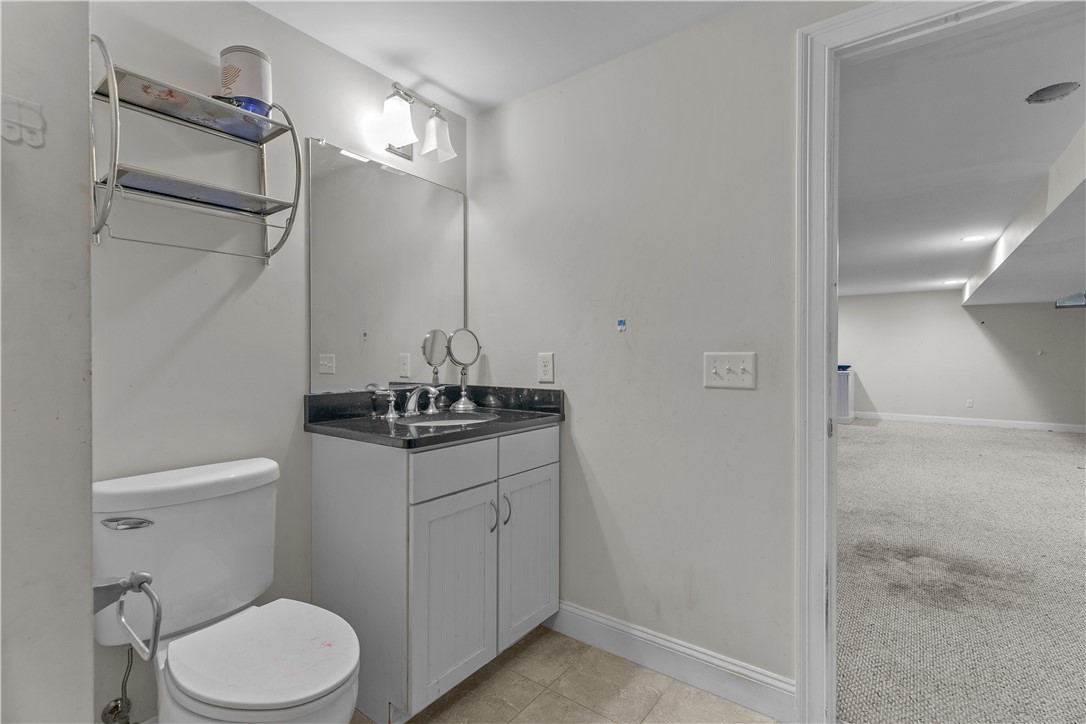 173 Bay Ridge Drive, Unit 19B Middletown, RI 02842 - Photo 34 of 35 Gallery Image 34