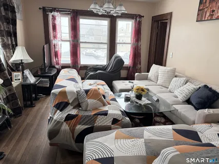 $350,000 | 72 Brainard Street, New London, CT 06320