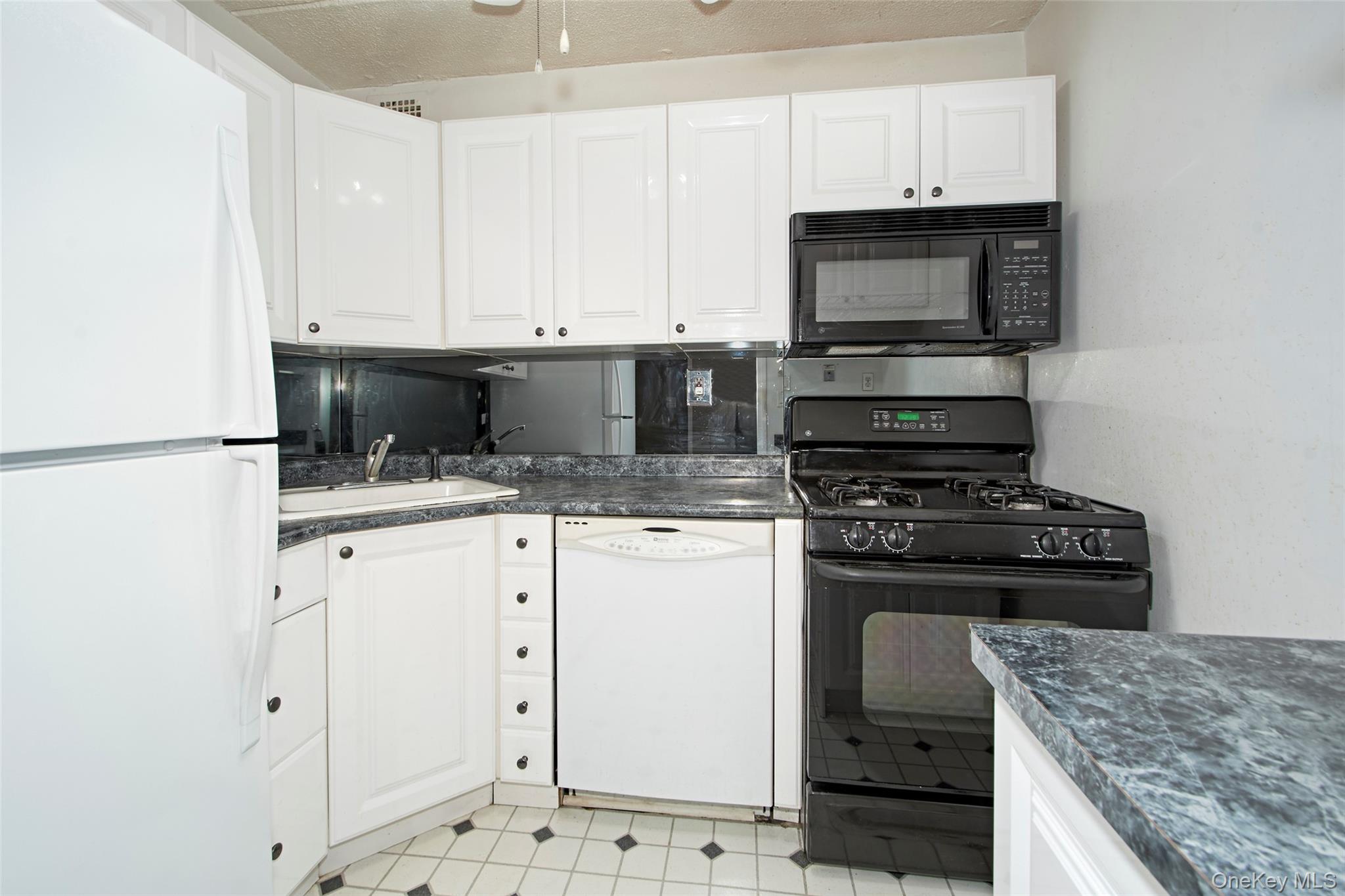 480 Halstead Avenue, Unit 4V Harrison, NY 10528 - Photo 9 of 15