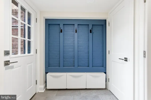 a view of entryway with a front door