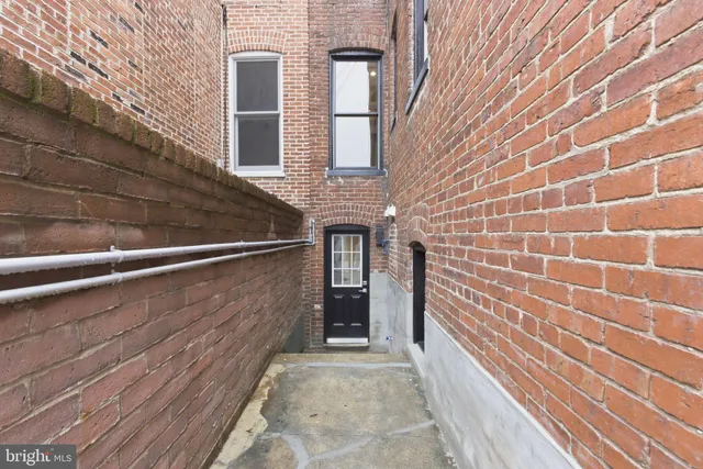 $6,950 | 1319 East Capitol Street Southeast, Washington, DC 20003