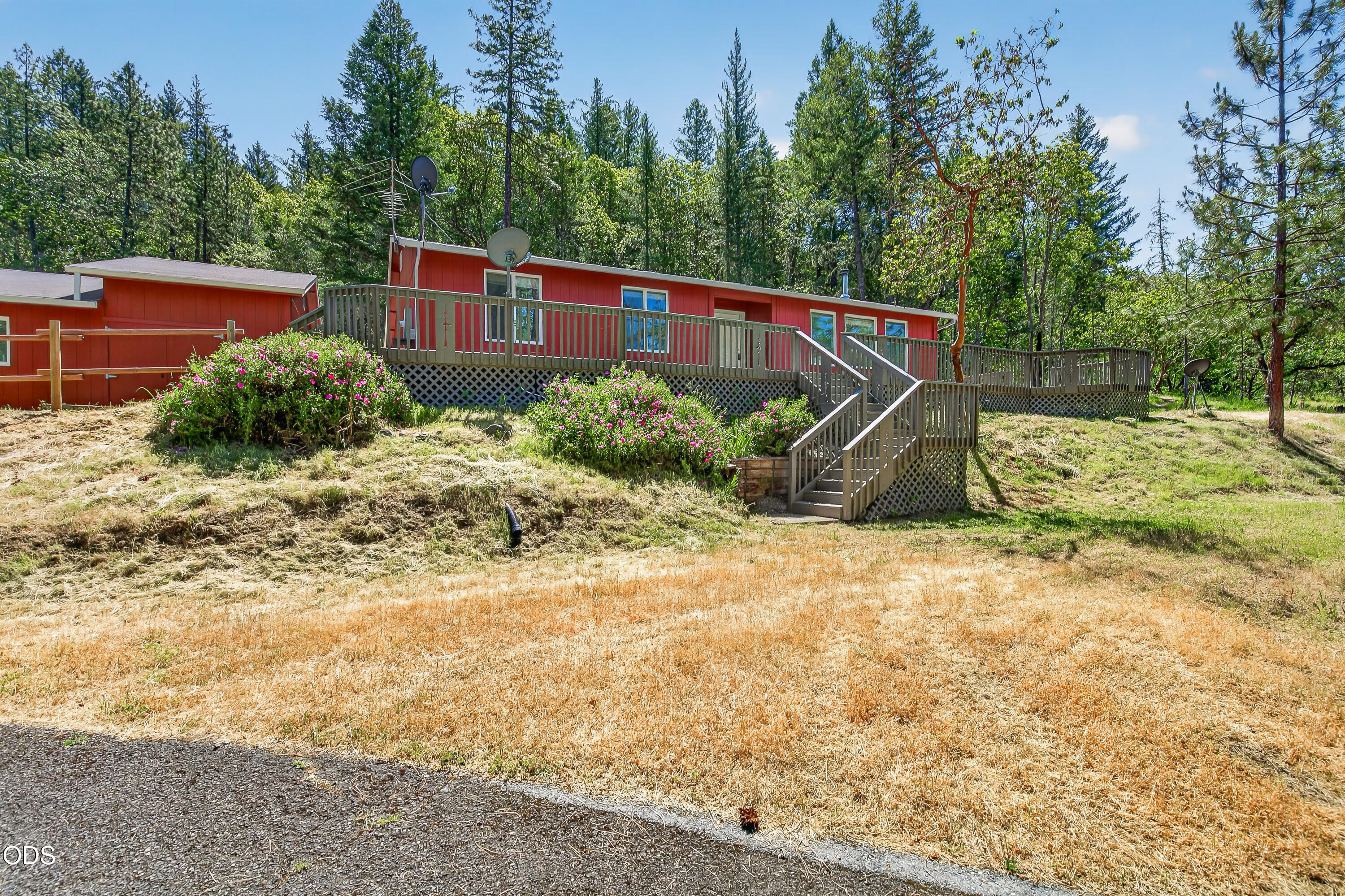 2850 East Evans Creek Road Rogue River, OR 97537 - Photo 16 of 43