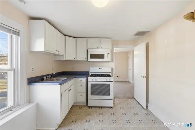 $1,800 | 194 Cherry Street, Unit C, Milford, CT 06460