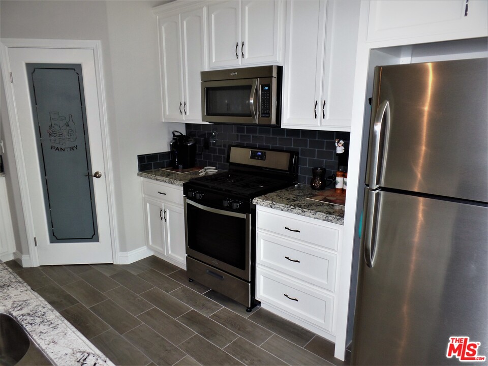 18439 Ranchero Road Hesperia, CA 92345 - Photo 14 of 37