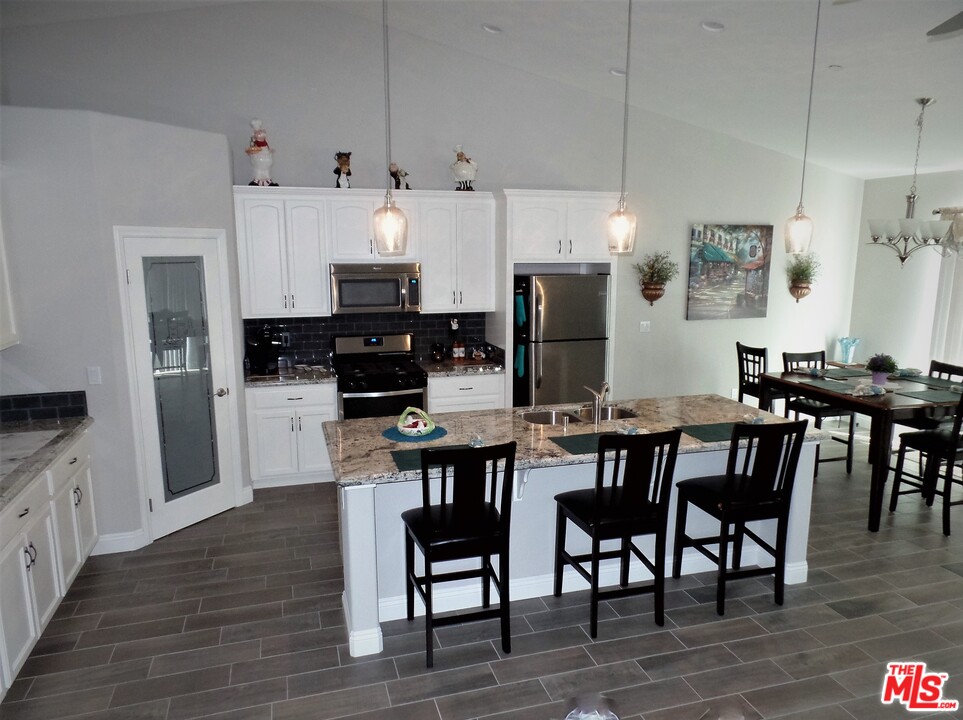 18439 Ranchero Road Hesperia, CA 92345 - Photo 3 of 37